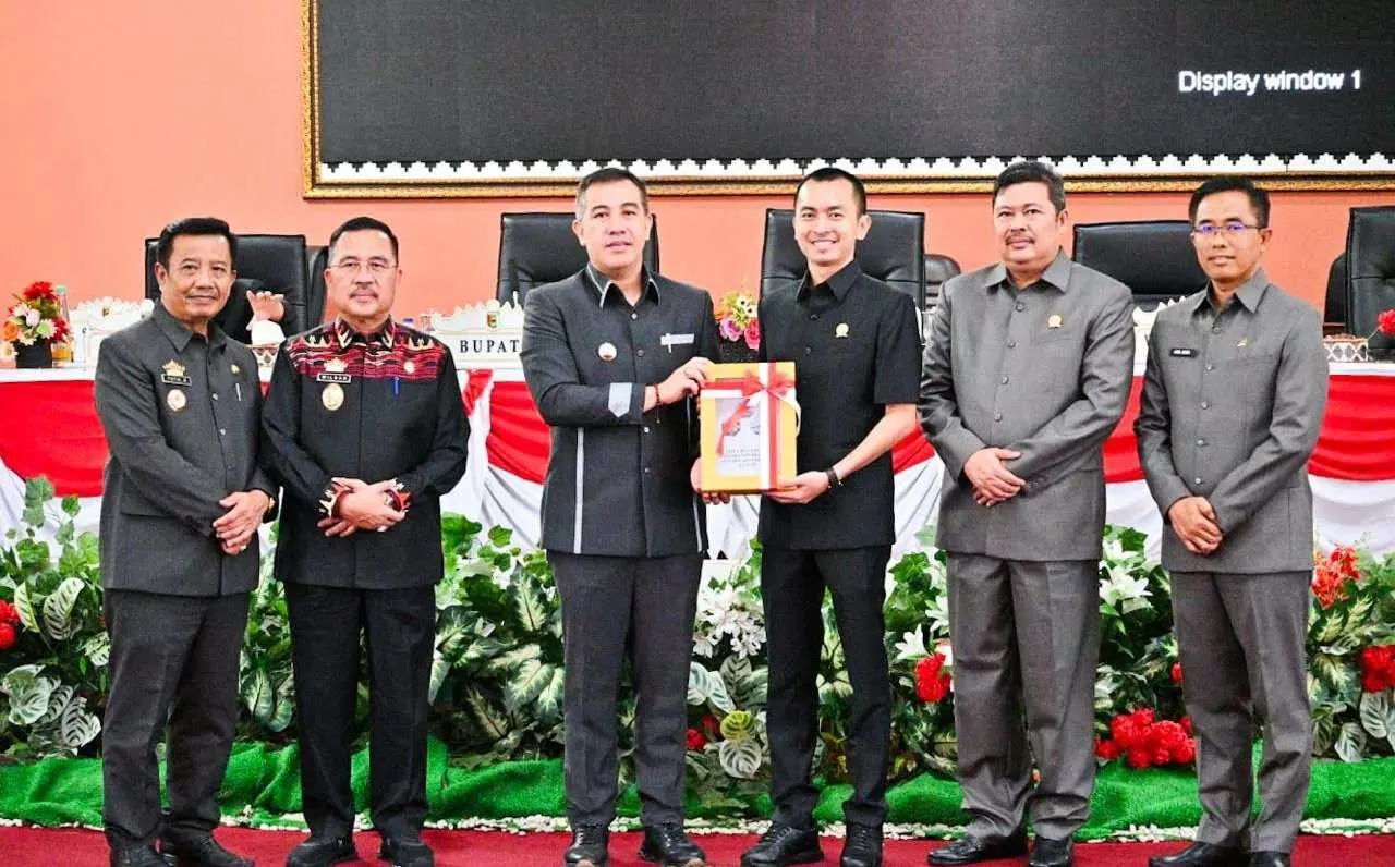 Rapat Paripurna DPRD Pesawaran Dalam Rangka Penyampaian Ranperda APBD Tahun Anggaran 2025