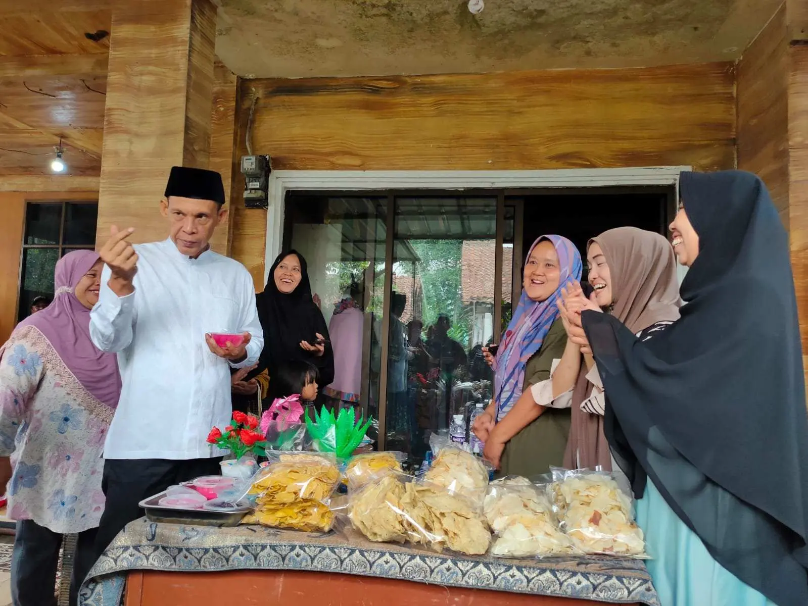 Jaro Ade Sebut Peningkatan Ekonomi Masyarakat Salah Satunya Dengan Memajukan UMKM