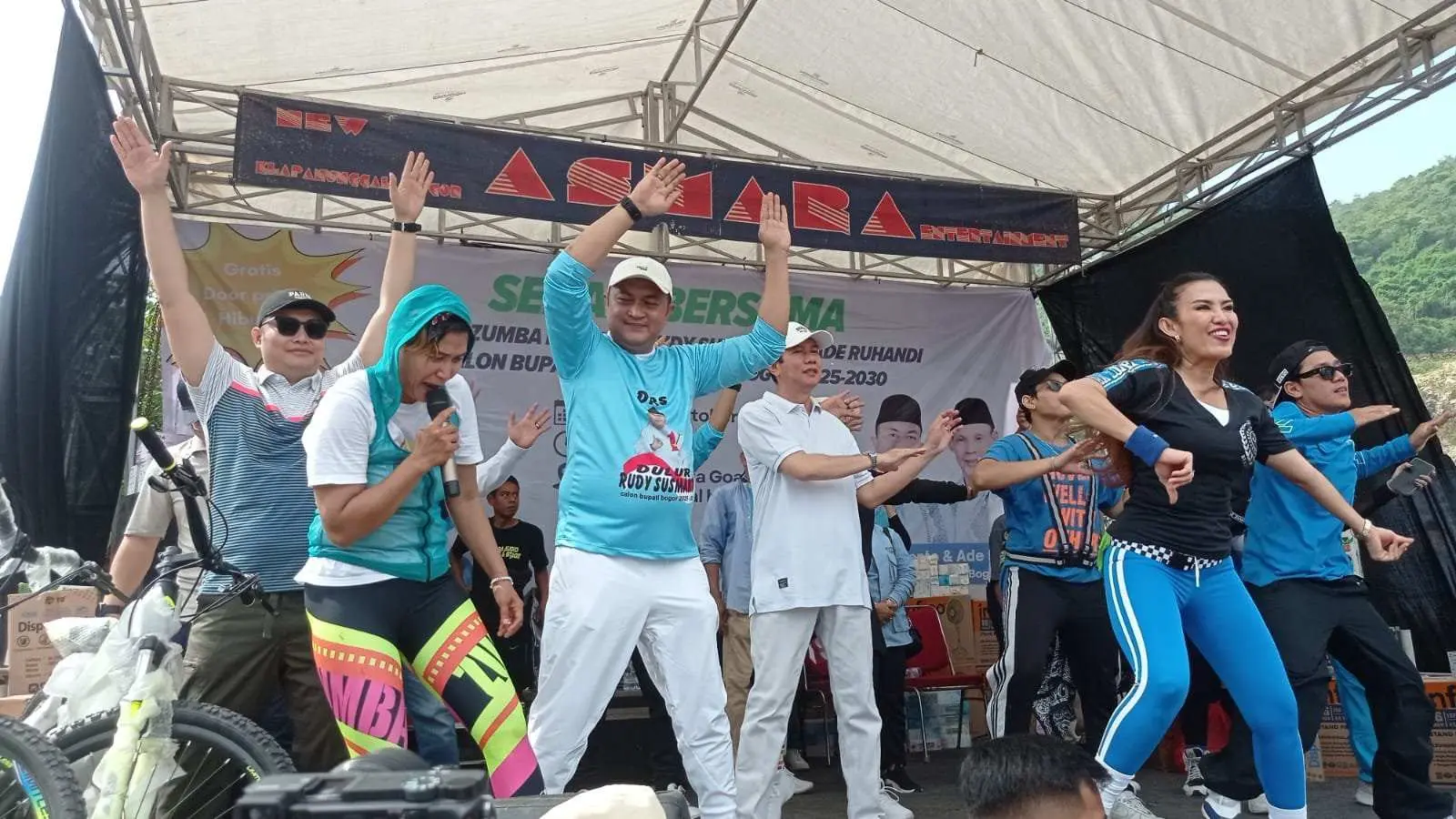 Cabup Bogor Rudy Susmanto Senam Zumba Bareng Emak-emak di Goa Lalay