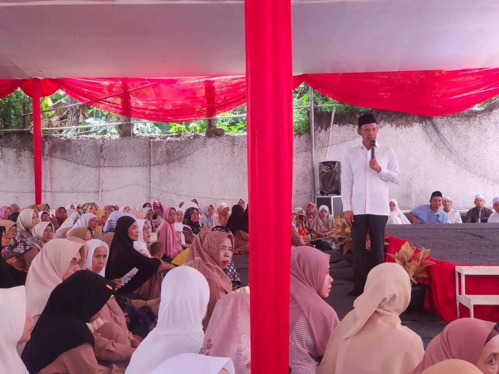 Sambangi Warga Jonggol, Ini Pesan Cawabup Bogor Jaro Ade