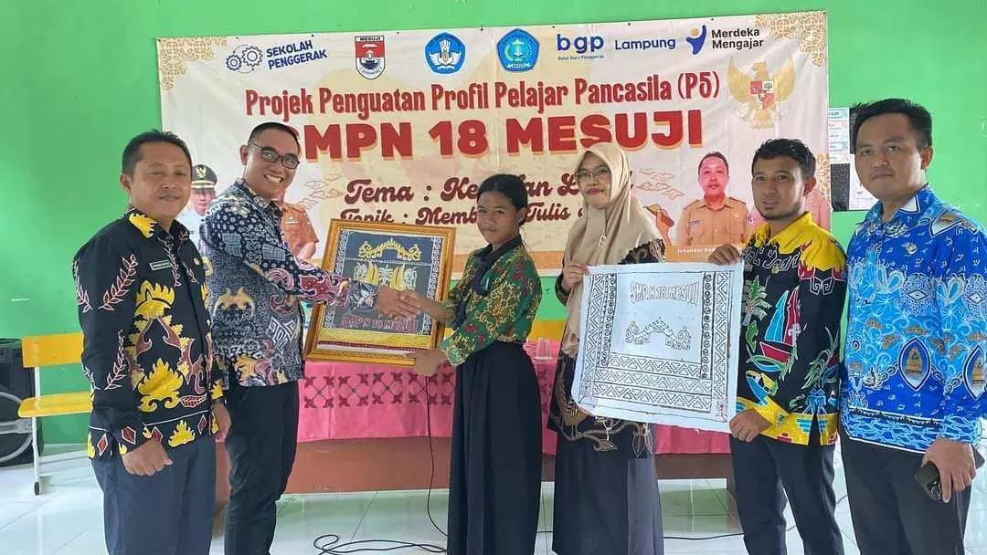 Tanamkan Cinta Batik, SMPN 18 Mesuji Ajarkan Batik Tulis dan Cap ke Peserta Didik