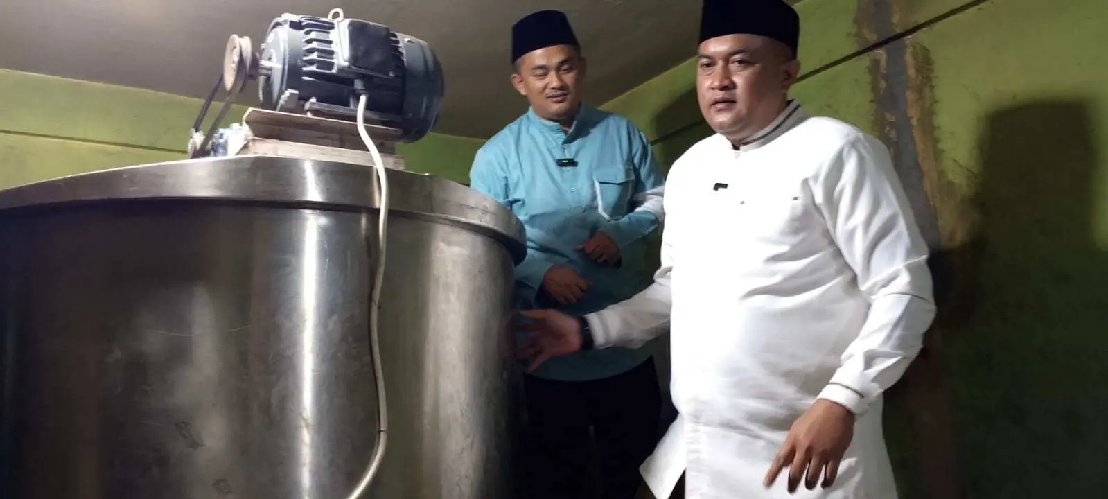 Tinjau Penyulingan Minyak Atsiri di Desa Ciherang Pondok, Rudy Susmanto Sebut Banyak Potensi Besar Yang Butuh di Support
