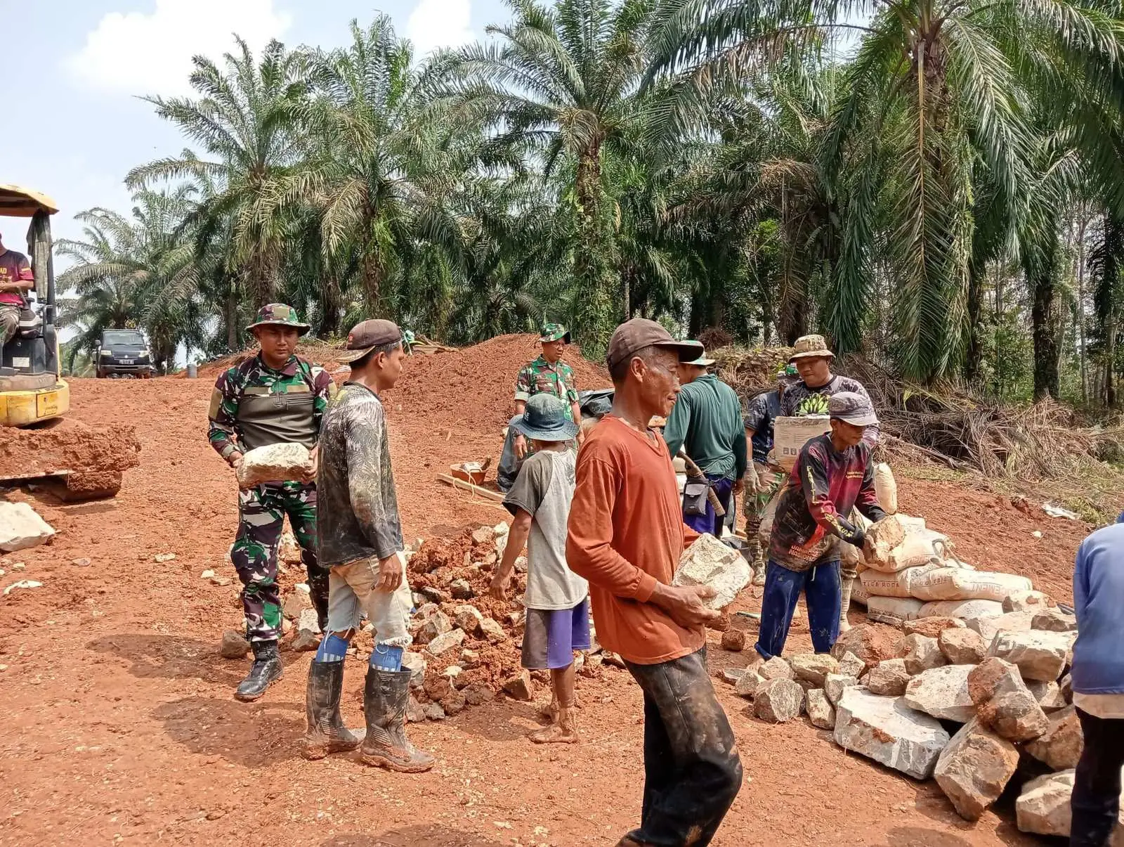 TMMD Ke 121 di wilayah Kodim 043Diikuti Prajurit Yonif 9 Marinir