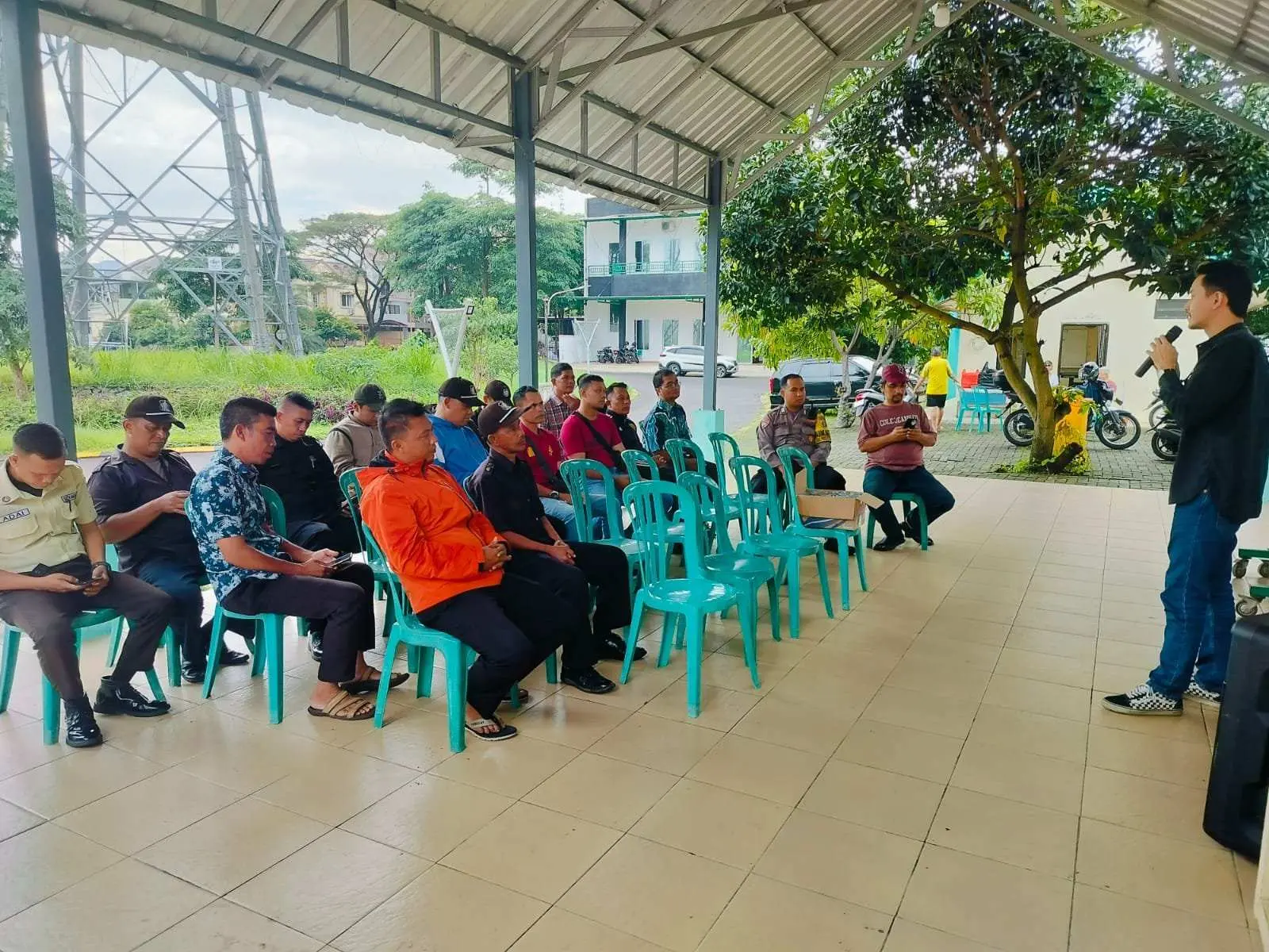 Dekatkan Diri ke Warga, Bhabinkamtibmas Sosialisasi BPJS dan Kamtibmas di Perumahan BSM