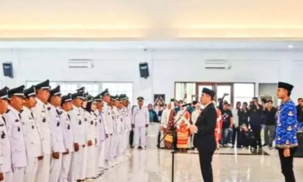 139 Kades Menerima SK Perpanjangan Masa Jabatan Dari Bupati Pesawaran