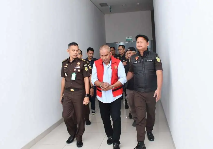 Mantan Pj Bupati Bandung Barat Ditahan Kejati Bandung, Ini Perkaranya