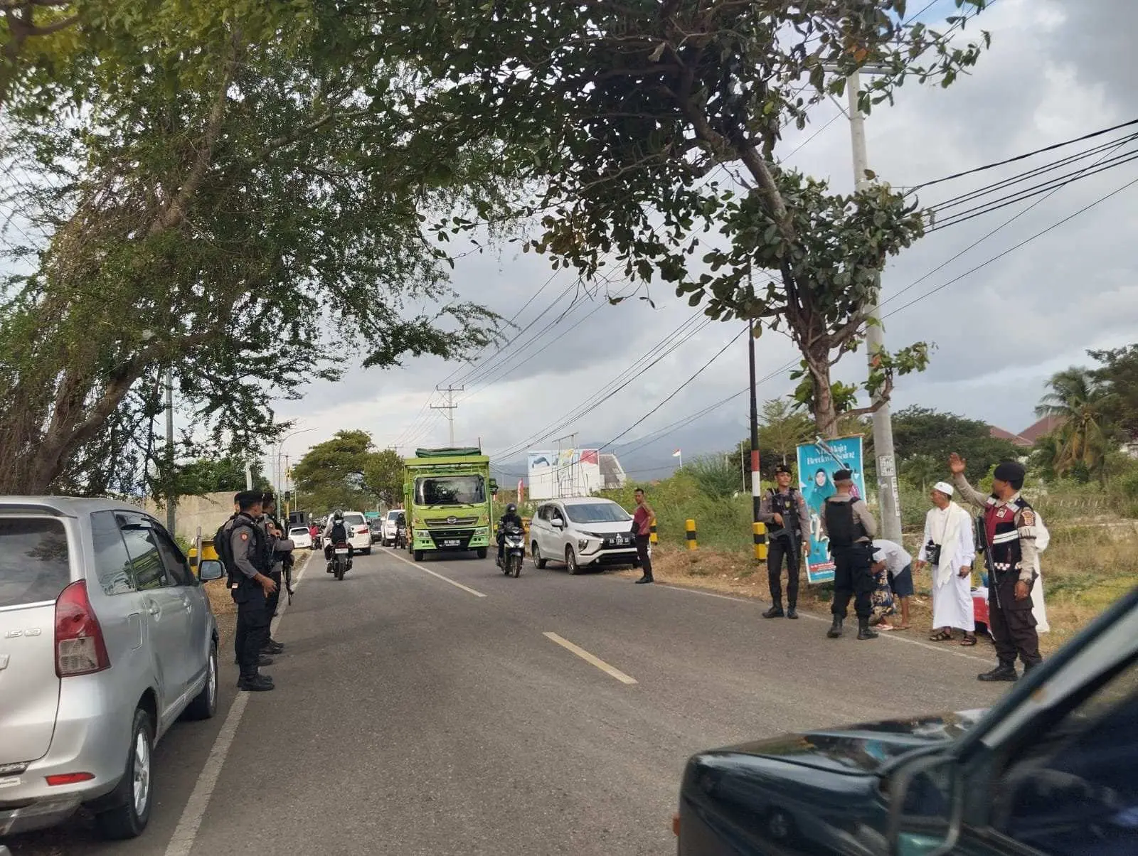 Satuan Samapta Polres Bima di Kerahkan Pengamanan Kedatangan Jamaah Haji di Masjid Agung Kabupaten Bima