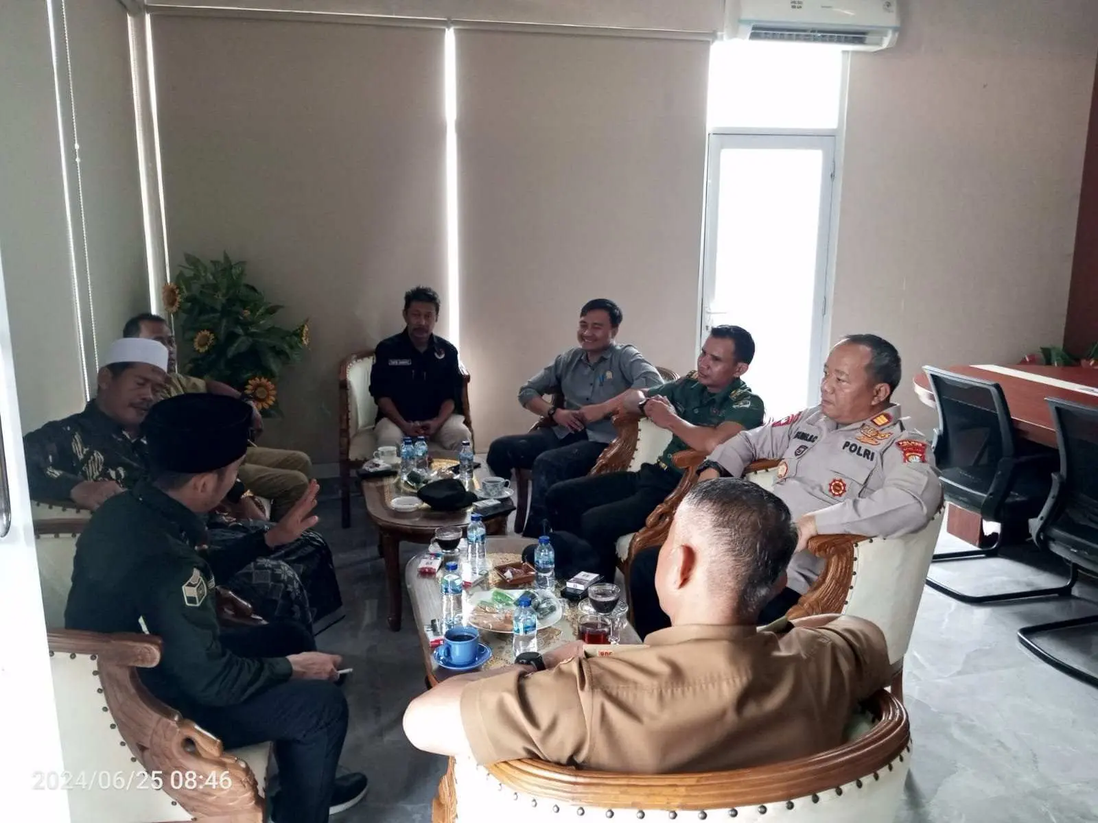 Kapolsek Legok Hadiri Coffee Morning dan Rapat Koordinasi Pilkada 2024 di Kecamatan Legok