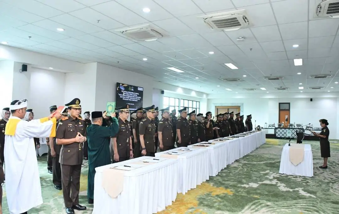 Kajati Jabar Lantik Wakajati dan 16 Pejabat Eselon 3 di Wilayah Hukum Kejati Jabar