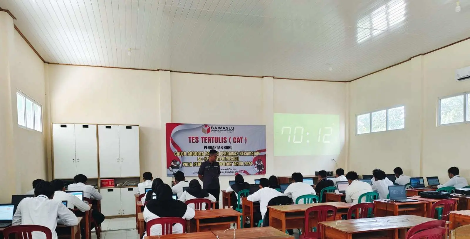 Sebanyak 35 Peserta  Calon anggota Panwascam Ikuti CAT