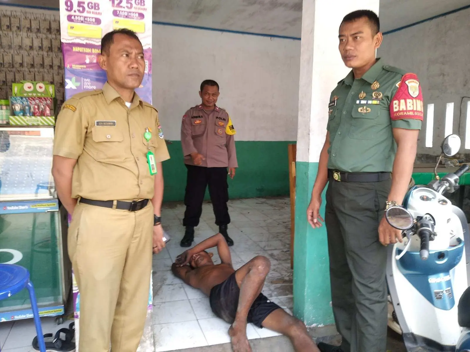 Bhabinkamtibmas Lakukan Penanganan dan Pengamanan ODGJ di Desa Kemuning Bersama Tim Gabungan