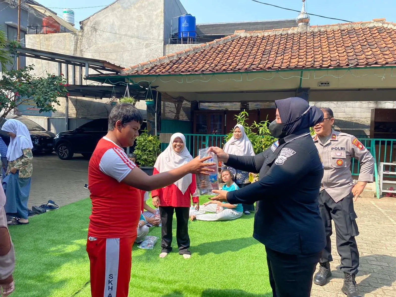 Sie Dokkes Polres Tangsel Laksanakan Bakti Kesehatan dalam Rangka HUT Polri di SKh Assalam Serpong