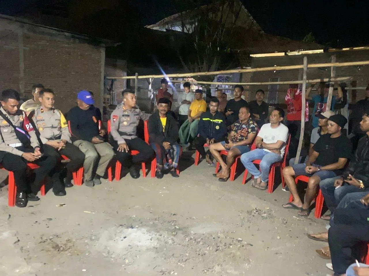 Memanusiakan Manusia, Dini Hari Kapolres Bima Sambang Duka di Kediaman Terduga Pelaku Curanmor Yang di Hakimi Massa