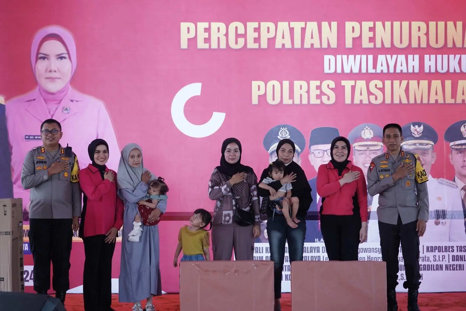 Cegah Stunting, Polres Tasik Kota Bagikan Makanan Tambahan Gratis 