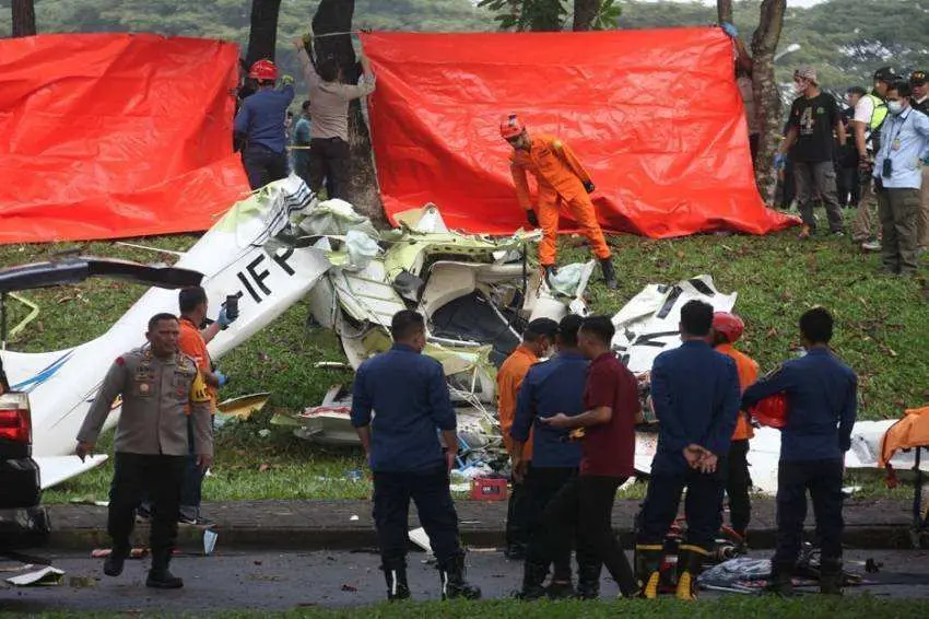 Polres Tangsel dan KNKT Olah TKP Musibah Cessna di BSD