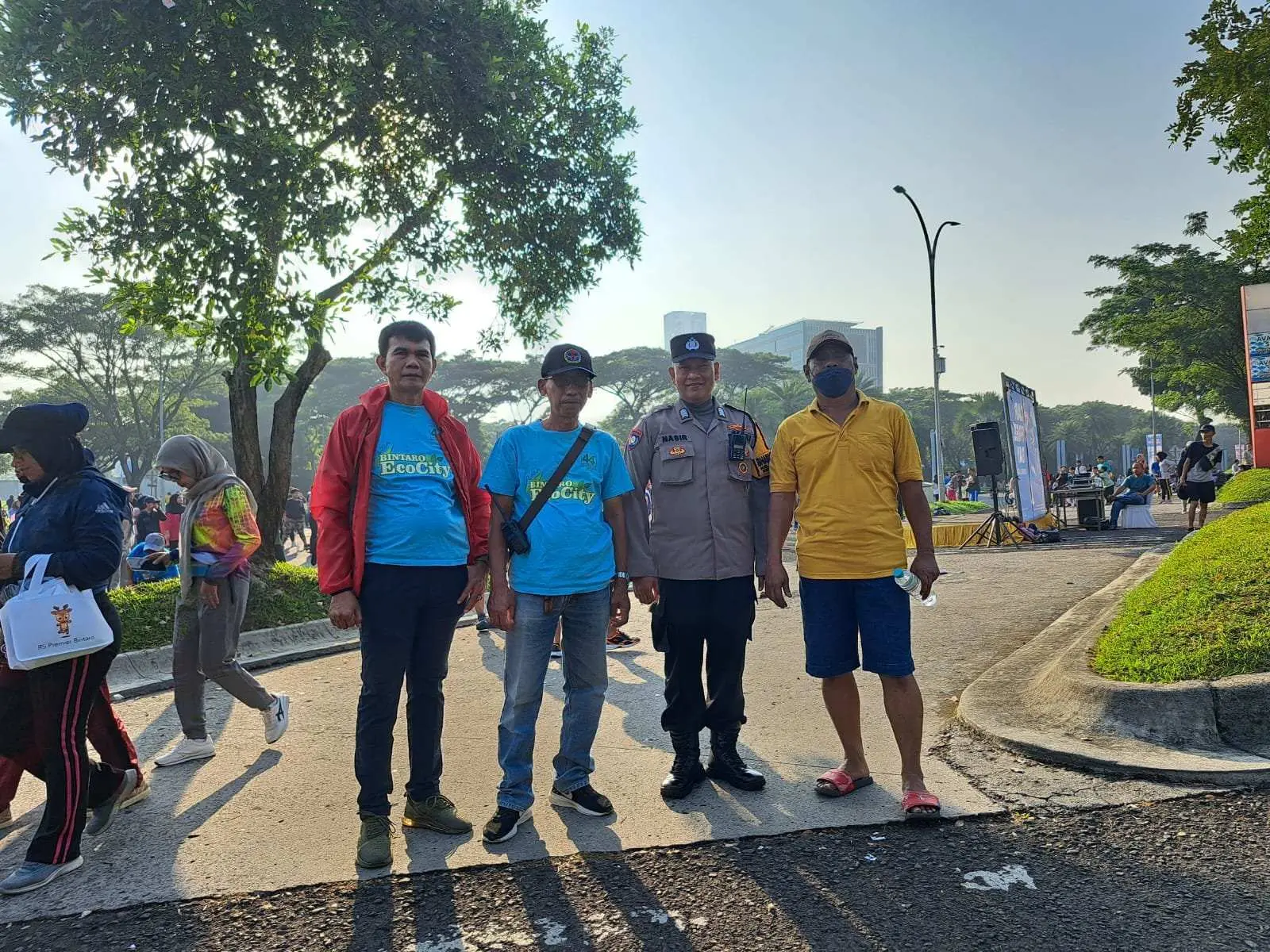 Pemantauan Car Free Day oleh Bhabinkamtibmas di Jalan Boulevard Bintaro