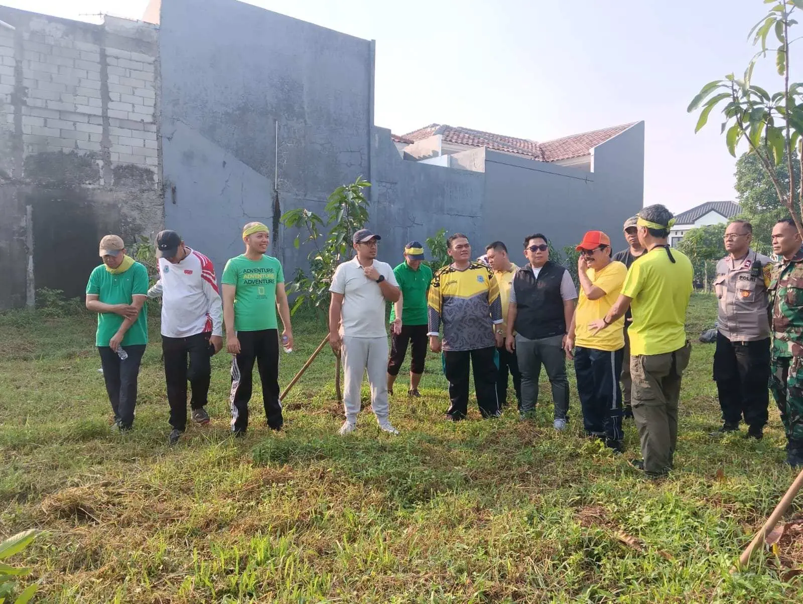 Babhinkamtibmas Lengkong Gudang Mendampingi WaKil Walikota Tangsel Melaksanakan Penanaman Pohon
