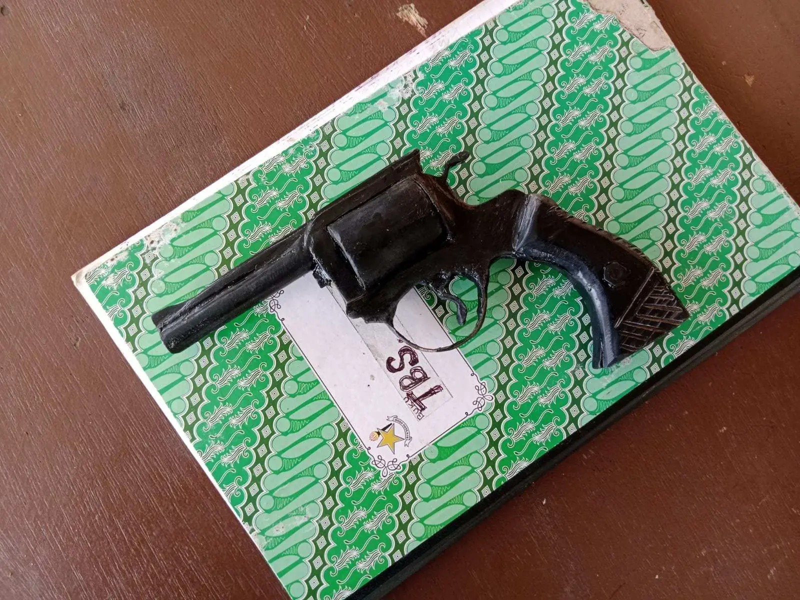 Secara Sukarela Warga Serahkan Senpira ke Polsek Tanjung Raya Polres mesuji