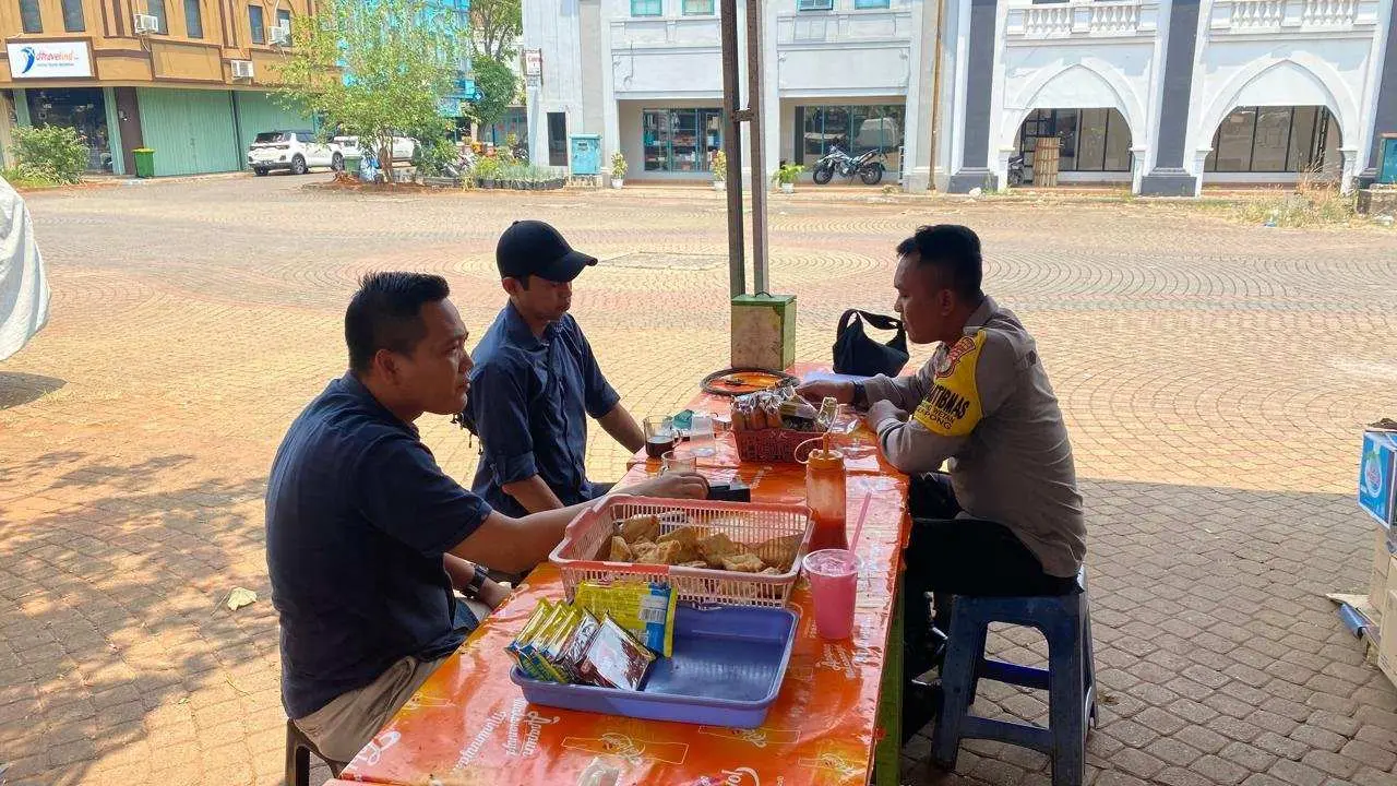 Bhabinkamtibmas Kelurahan Lengkong Wetan Berikan Himbauan Kamtibmas di Ruko Golden Road BSD