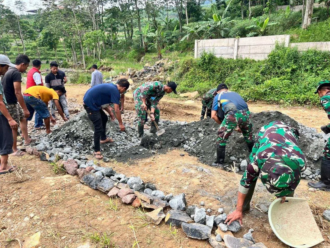 Progres di Hari ke 7 Kegiatan TMMD 120 Kodim 0621/Kab.Bogor di Kecamatan Sukamakmur Bogor