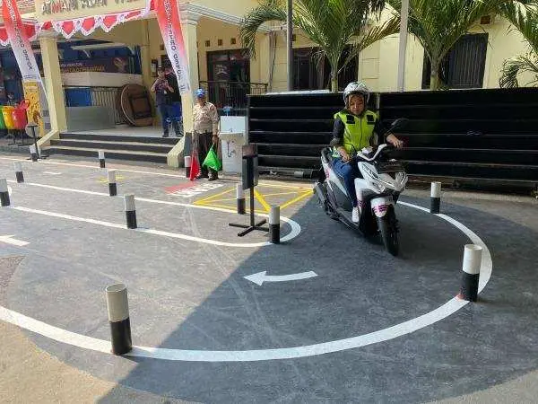 Satpas 1221 Polres Metro Depok Pastikan Proses Pembuatan SIM Sesuai Prosedur