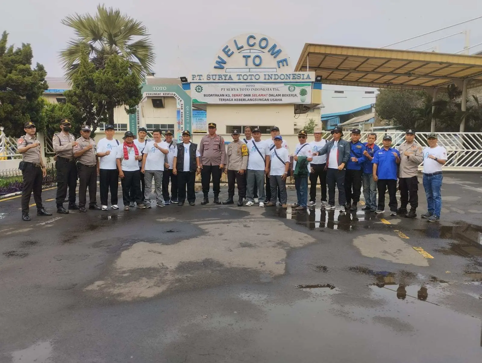 Polsek Serpong Monitoring Keberangkatan Massa Buruh dalam Rangka May Day