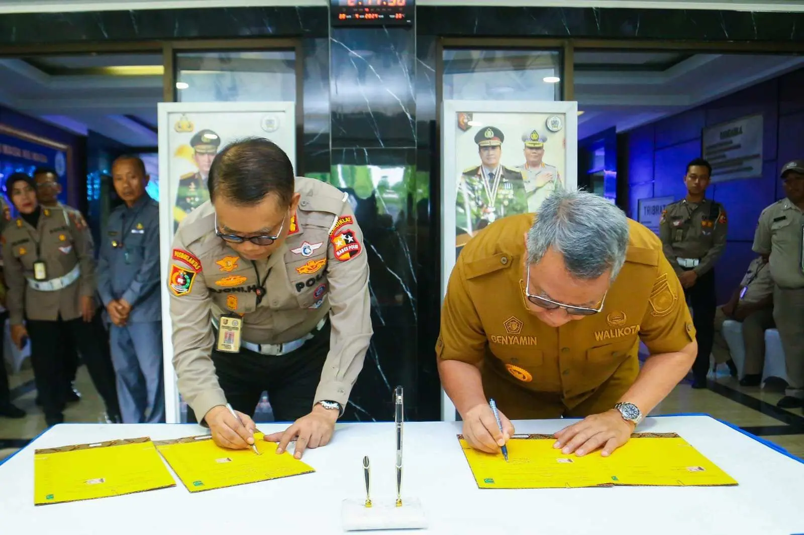 Wali Kota Tangsel Tandatangani Serah Terima Hibah Aset dari Pusdiklantas Polri