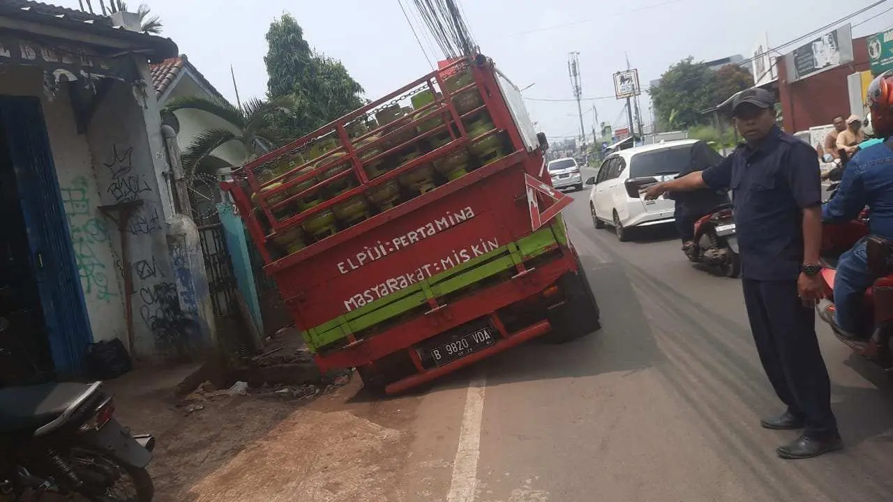 Aiptu Lalu Swardi R, SH Polsek Pamulang Berhasil Menangani Keluhan Masyarakat dengan Cepat dan Efektif