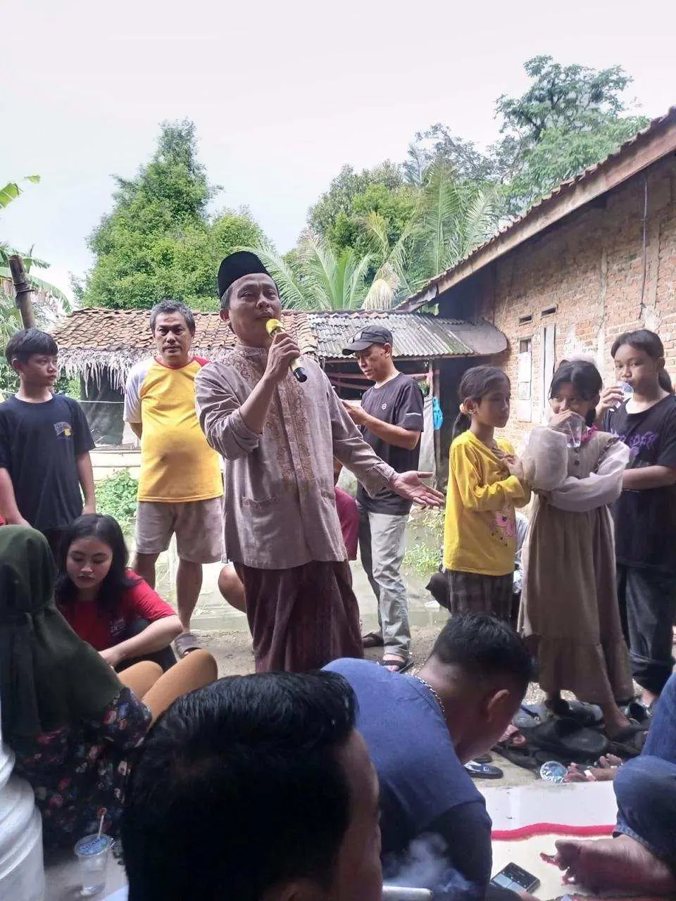 Ratusan Emak-emak di Ciampea Geruduk Toko Obat, Ini Penyebabnya