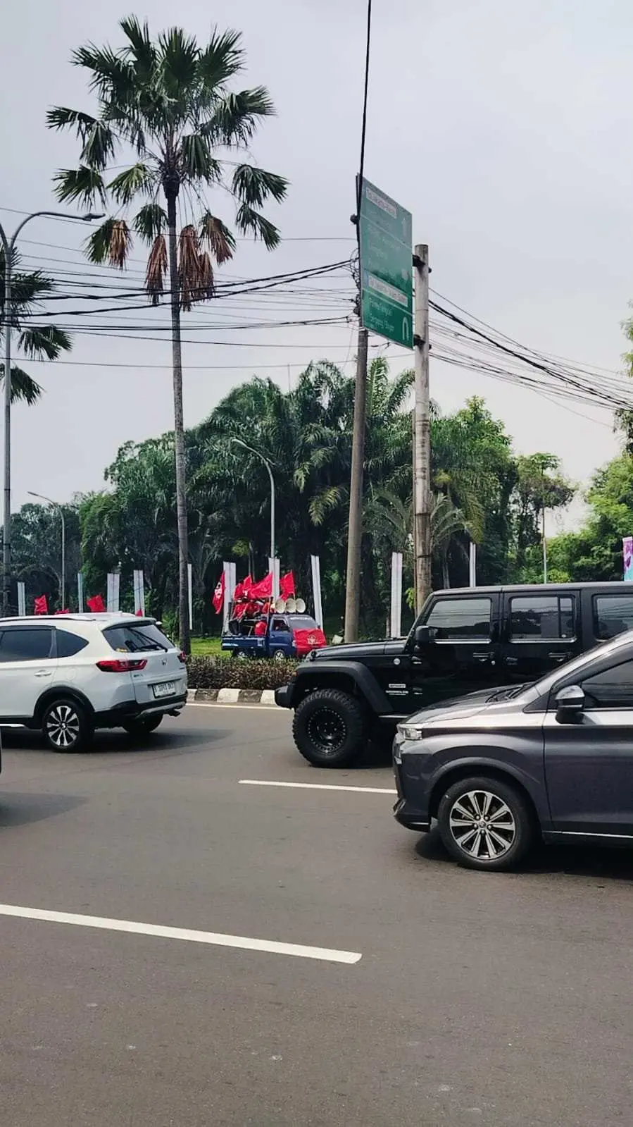 Polsek Serpong Kawal Massa Buruh Dalam Peringatan Hari Buruh 2024