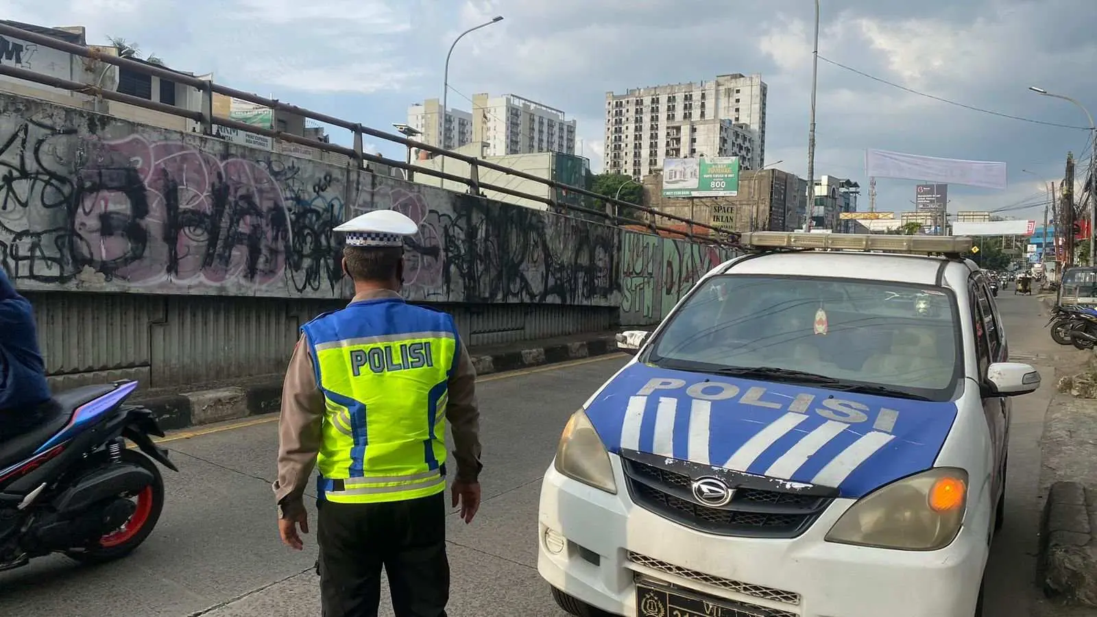 Gatur lalin di Bawah Kolong Fly Over Ciputat Antisipasi Kepadatan Kendaraan dan Lawan Arus