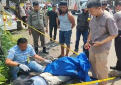Pria Paruh Baya Ini Ditemukan Meninggal Dunia Dipinggir Jalan Raya Cileungsi 