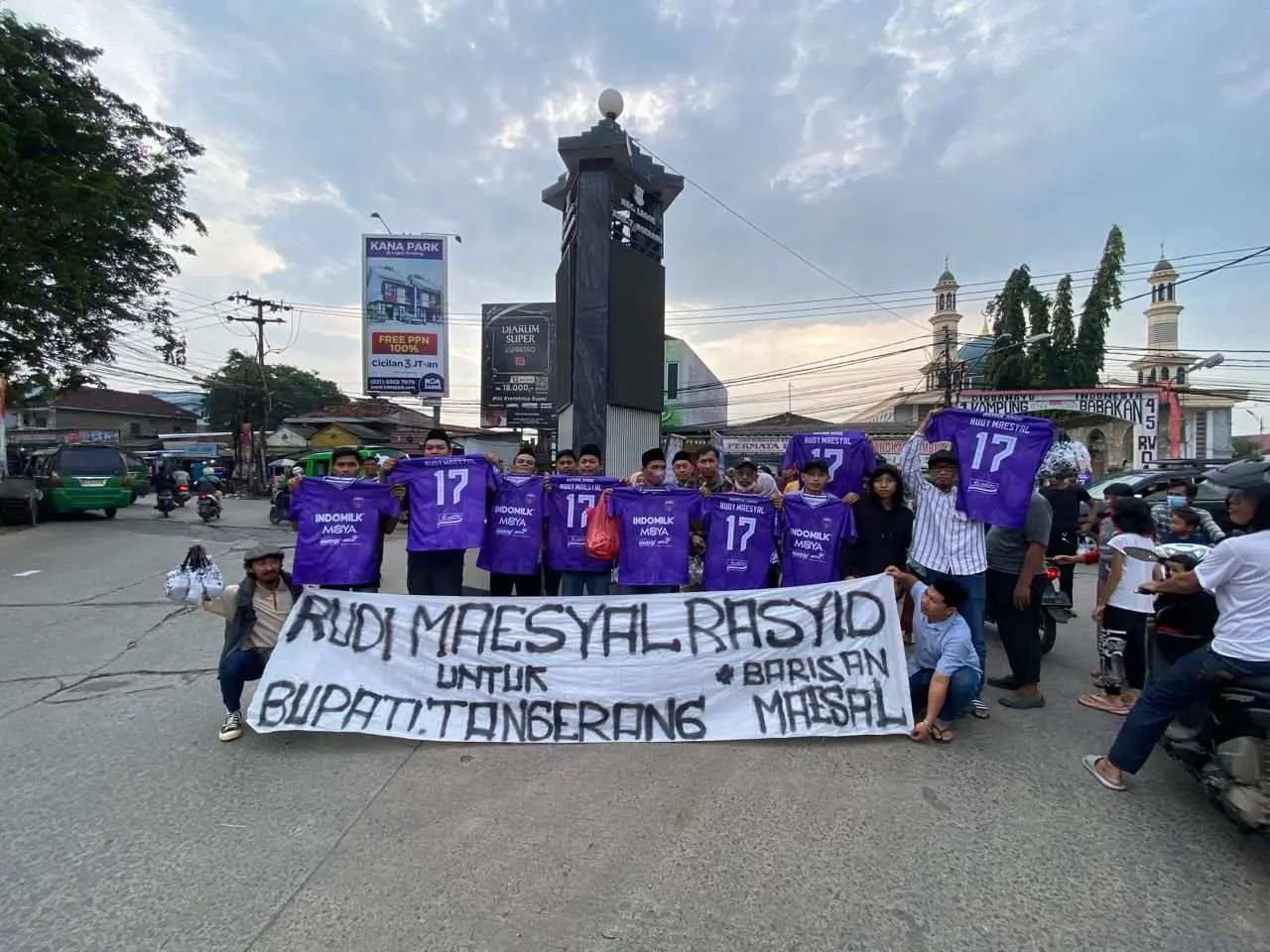 Bentuk Dukungan Kepada Cabub Tangerang Moch Maesyal Rasyid, Relawan BRM Gelar Acara Bagi-bagi Takjil 