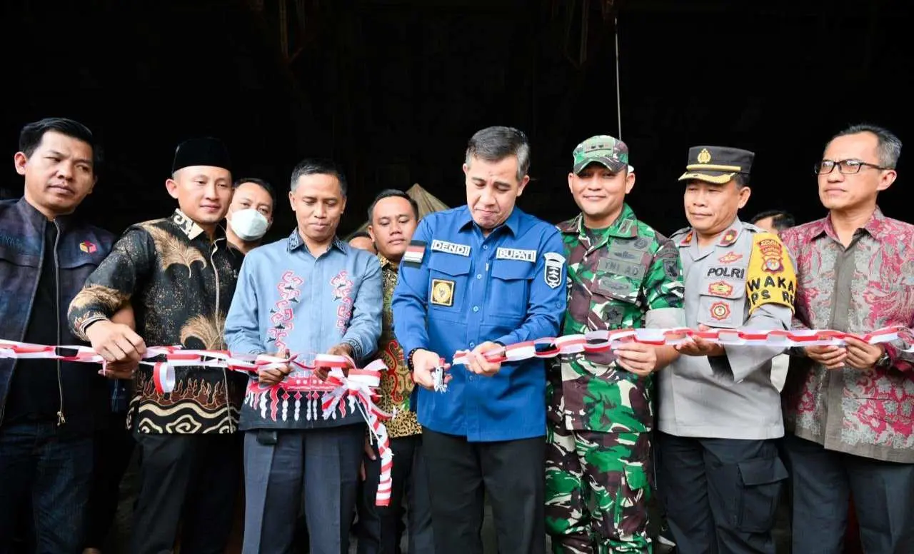 Pendistribusian Logistik Pemilu 2024 Dilepas Langsung Oleh Bupati Dendi