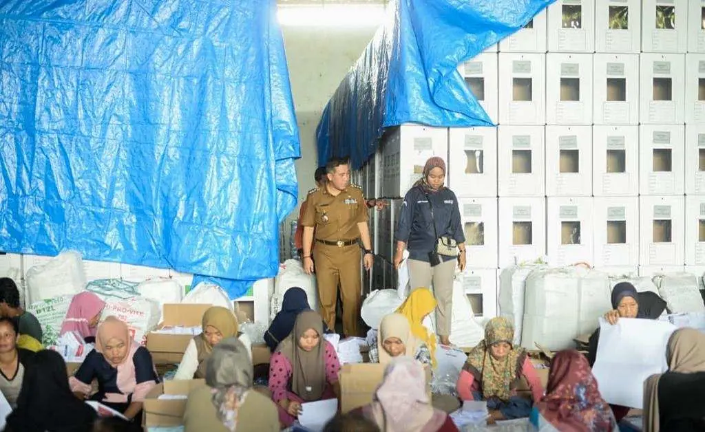 Pantau Pelipatan Surat Suara, Bupati Pesawaran Nilai Gudang KPU Perlu Pengamanan