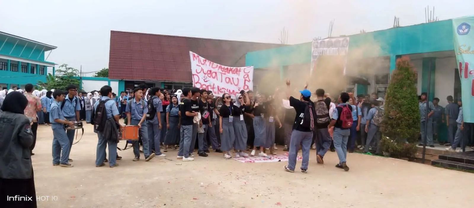 Begini Cara Siswa SMKN 3 Depok Meriahkan Hari Guru Nasional