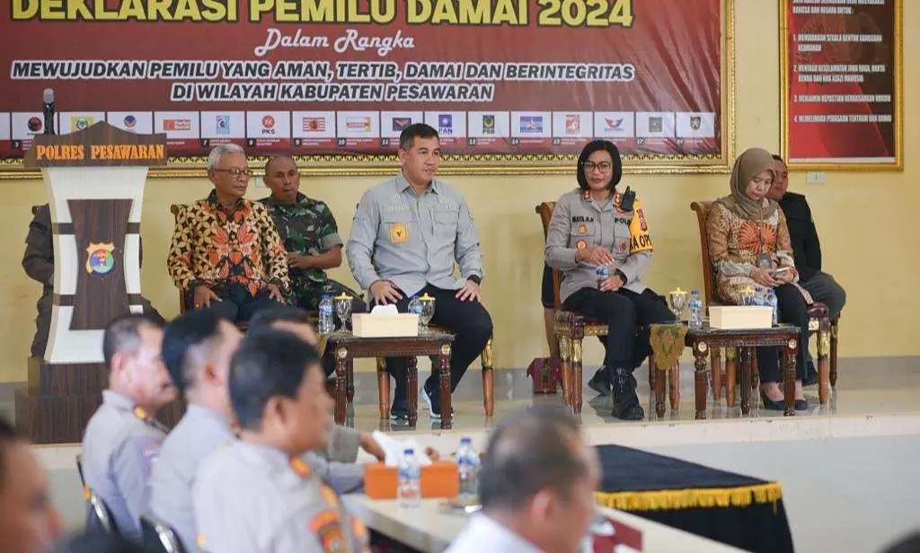 Bupati Dendi Hadiri Deklarasi Pemilu Damai Di Aula Sanika Satyawada Polres Pesawaran
