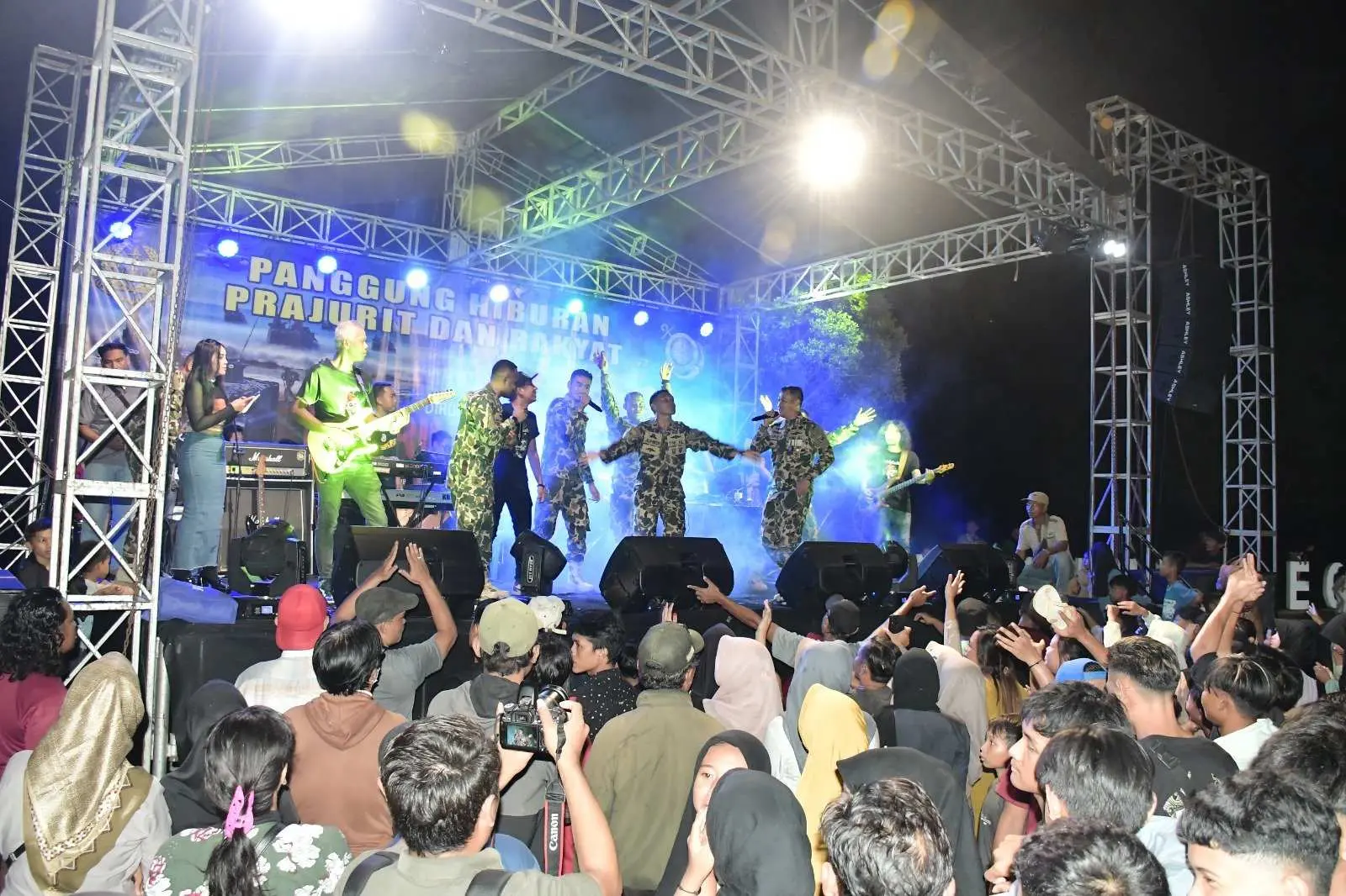 Peringati HUT Ke-78 Korps Marinir, Brigif 4 Mar/BS Gelar Panggung Hiburan Prajurit dan Rakyat