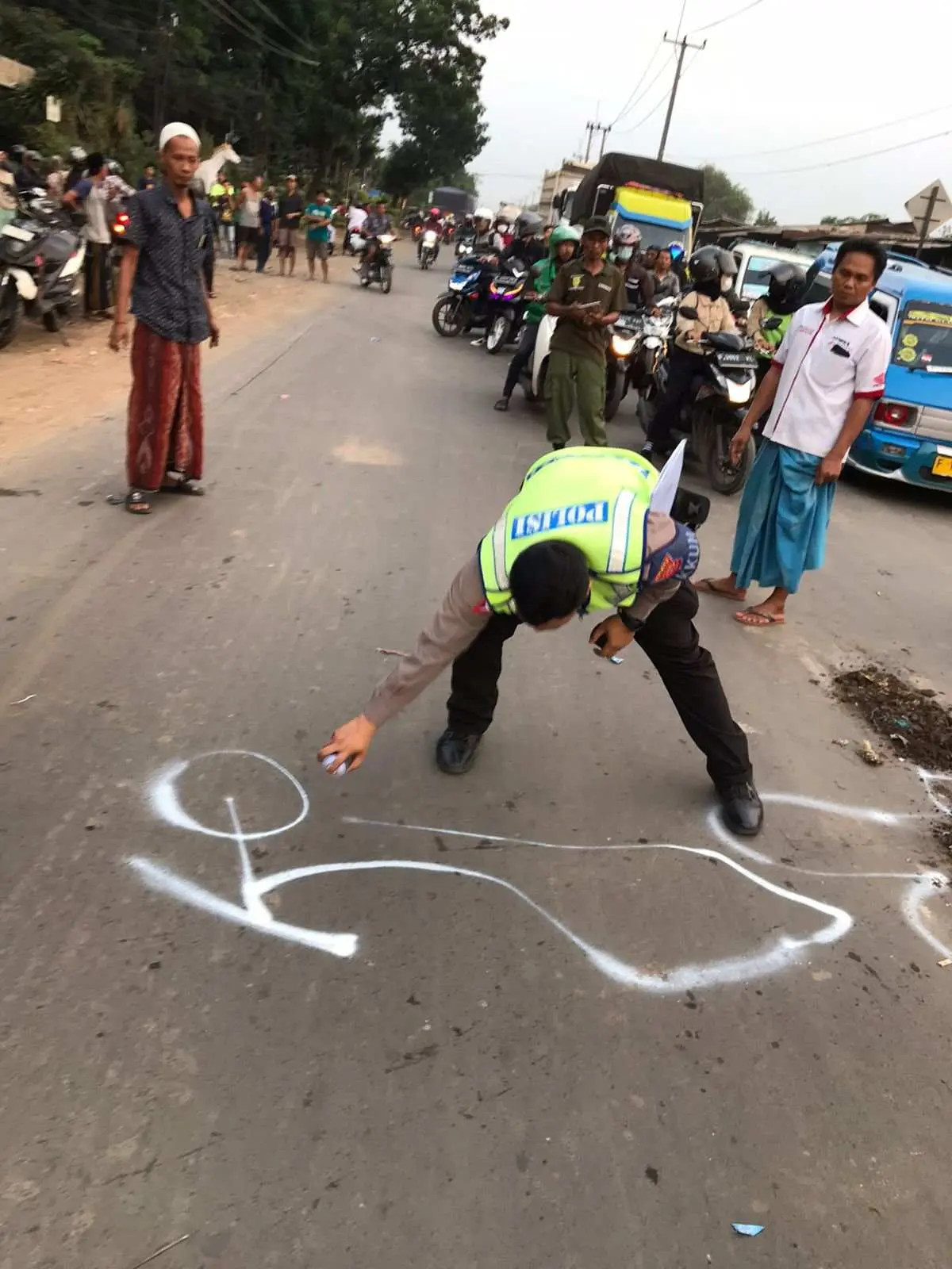 Pengendara Motor Tewas Terlindas Truk di Jalan Raya Narogong Cileungsi