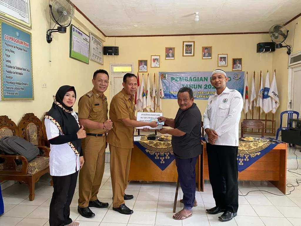 Pemdes Sukaraja Salurkan BLT-DD Tahap ke 1V
