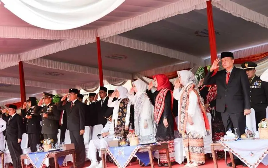 Gelar Upacara Peringati Hari Pahlawan, Bupati Dendi Ajak Masyarakat Berantas Kebodohan dan Kemiskinan