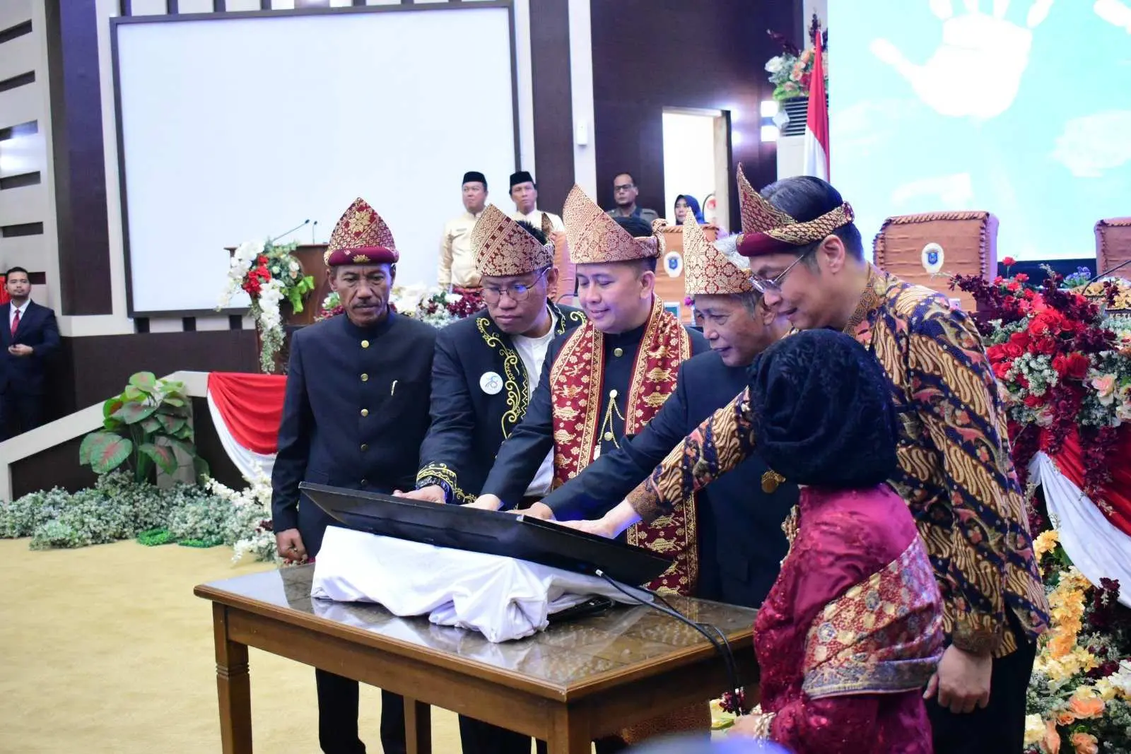 Rapat Paripurna DPRD Dalam Rangka HUT OKI ke 78 Di Pimpin Langsung Ketua DPRD OKI Abdiyanto Fikri SH.MH.