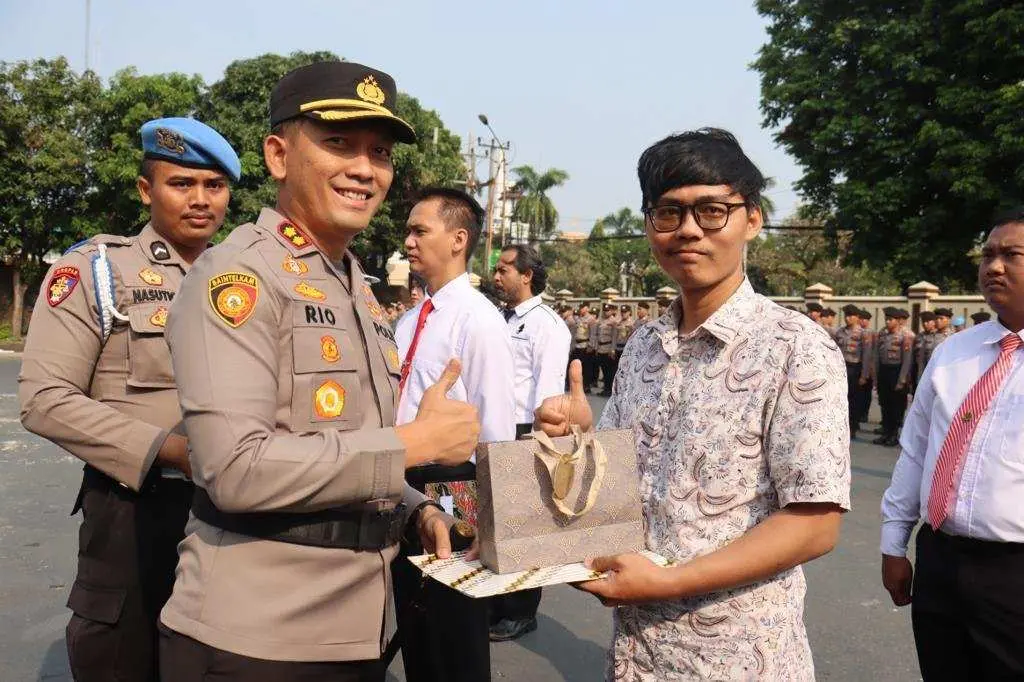 Aksi Heroik Alip Gagalkan dan Tangkap Pelaku Curanmor Diganjar Penghargaan dan Umroh Oleh Kapolres Bogor