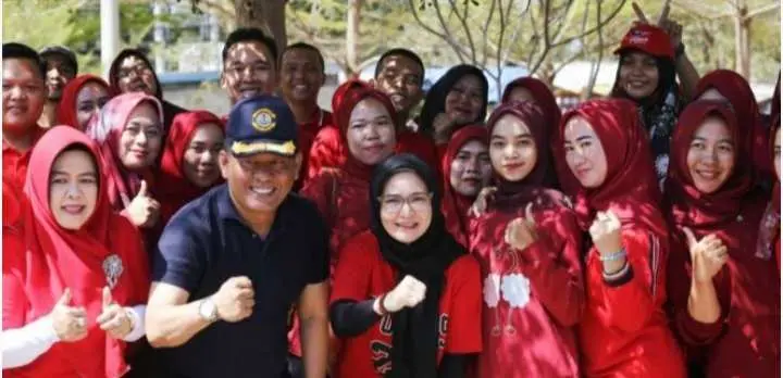 Petugas Satgas Kebersihan Taman Jejama Sidototo Desa Kebagusan Mendapat Seragam Baru