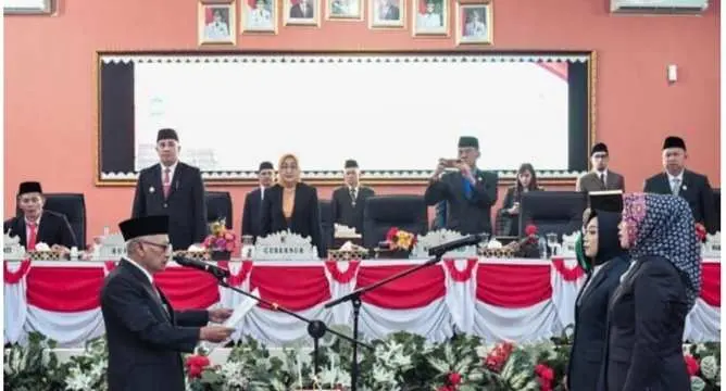 Rosdo Yunilam Dan Rusniawati Dilantik Sebagai PAW Anggota DPRD Kabupaten Pesawaran
