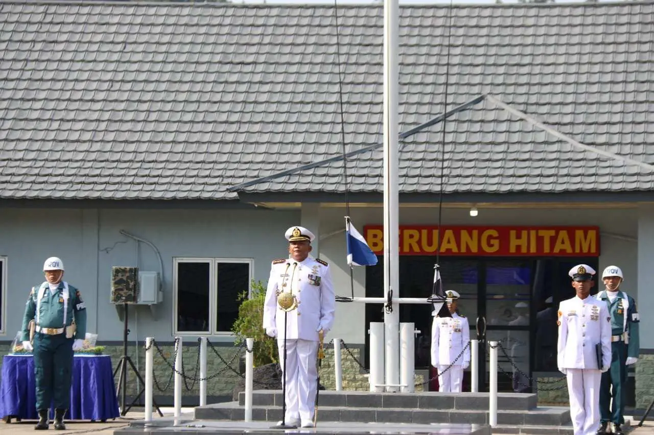 Danbrigif 4 Marinir/BS Pimpin Upacara HUT KE – 78 TNI AL