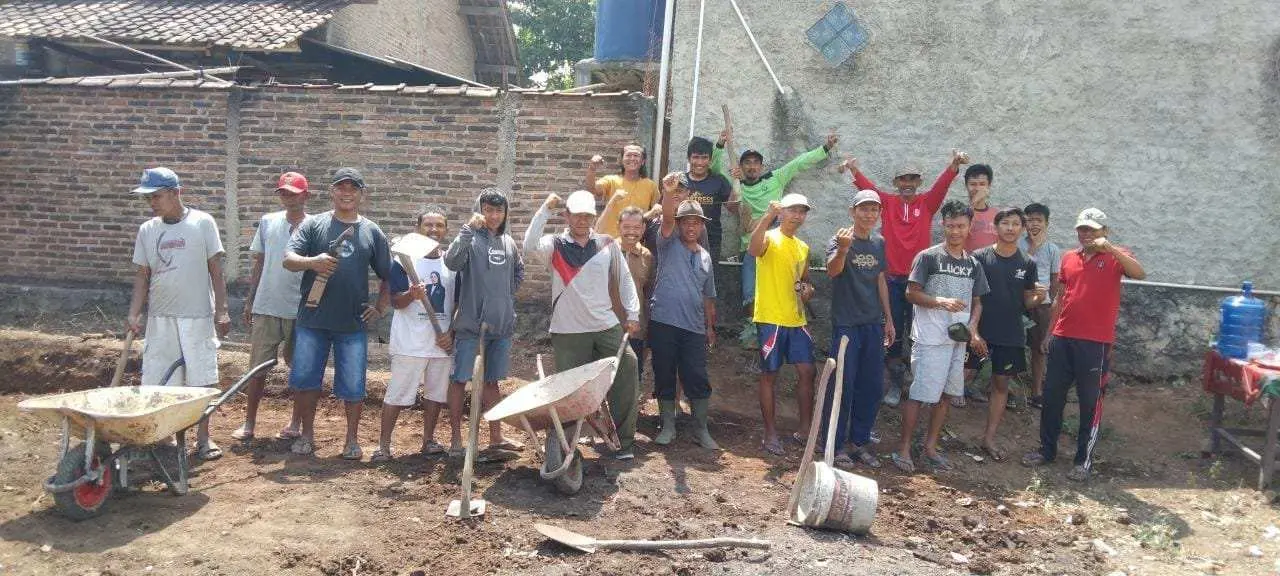 Pemuda Desa Begelen Bangun Lapangan Olahraga Secara Bergotong Royong