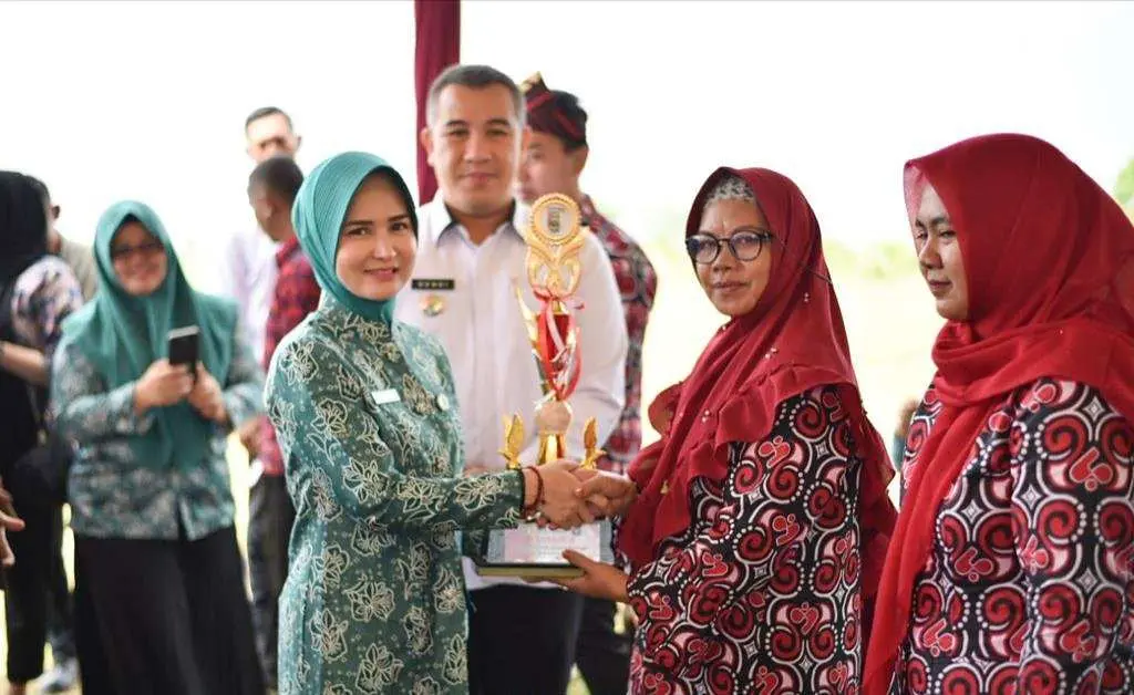 Bupati Bersama Ketua TP-PKK Membuka Kegiatan Jambore Kader PKK Tingkat Kabupaten Pesawaran