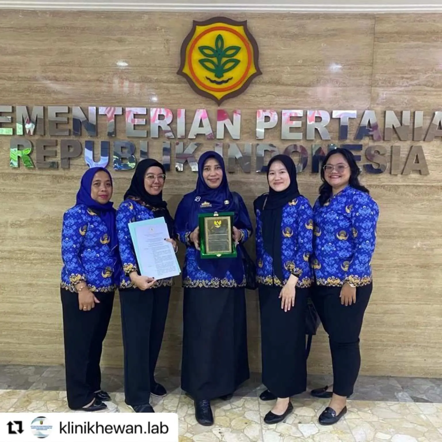 UPTD BPK2LP Disnak Keswan Provinsi Lampung Memperoleh Penghargaan Abdi Bakti Tani Tahun 2023 Dari Kementerian Pertanian