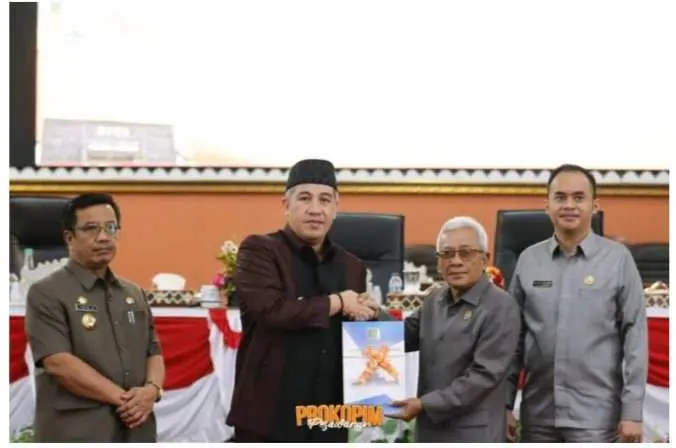 Bupati Dendi Sampaikan KUA PPAS T.A. 2022 Saat Menghadiri Rapat Paripurna Istimewa DPRD Pesawaran